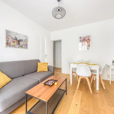And Cozy 2 Min From Paris Clichy